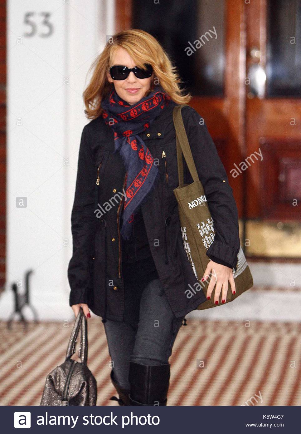 How to alexander a wear mcqueen scarf best photo How to alexander a wear mcqueen scarf catalog photo