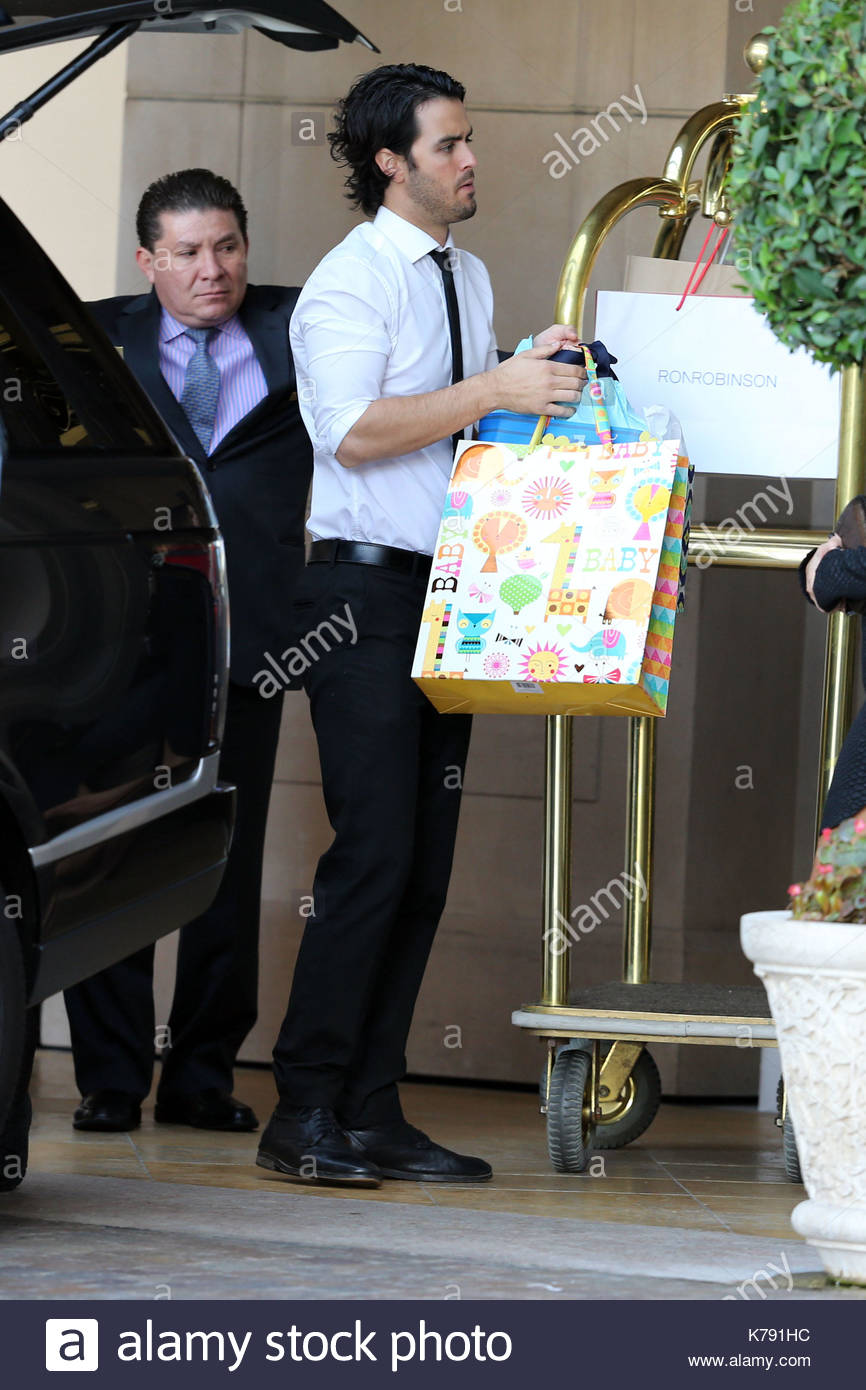 General View Kourtney Kardashian Leaves Her Baby Shower Carrying General View Kourtney Kardashian Leaves Her Baby Shower Carrying Her K791HC Stock Photo General View Kourtney Kardashian Leaves Her Baby Shower Carrying Her 159394744html