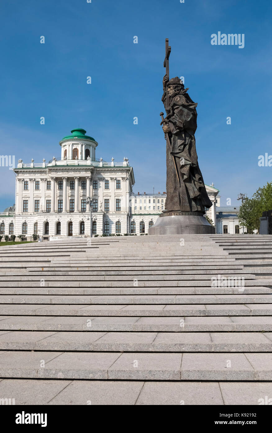 Where is the monument to Prince Vladimir in Moscow 99 Where is the monument to Prince Vladimir in Moscow 40