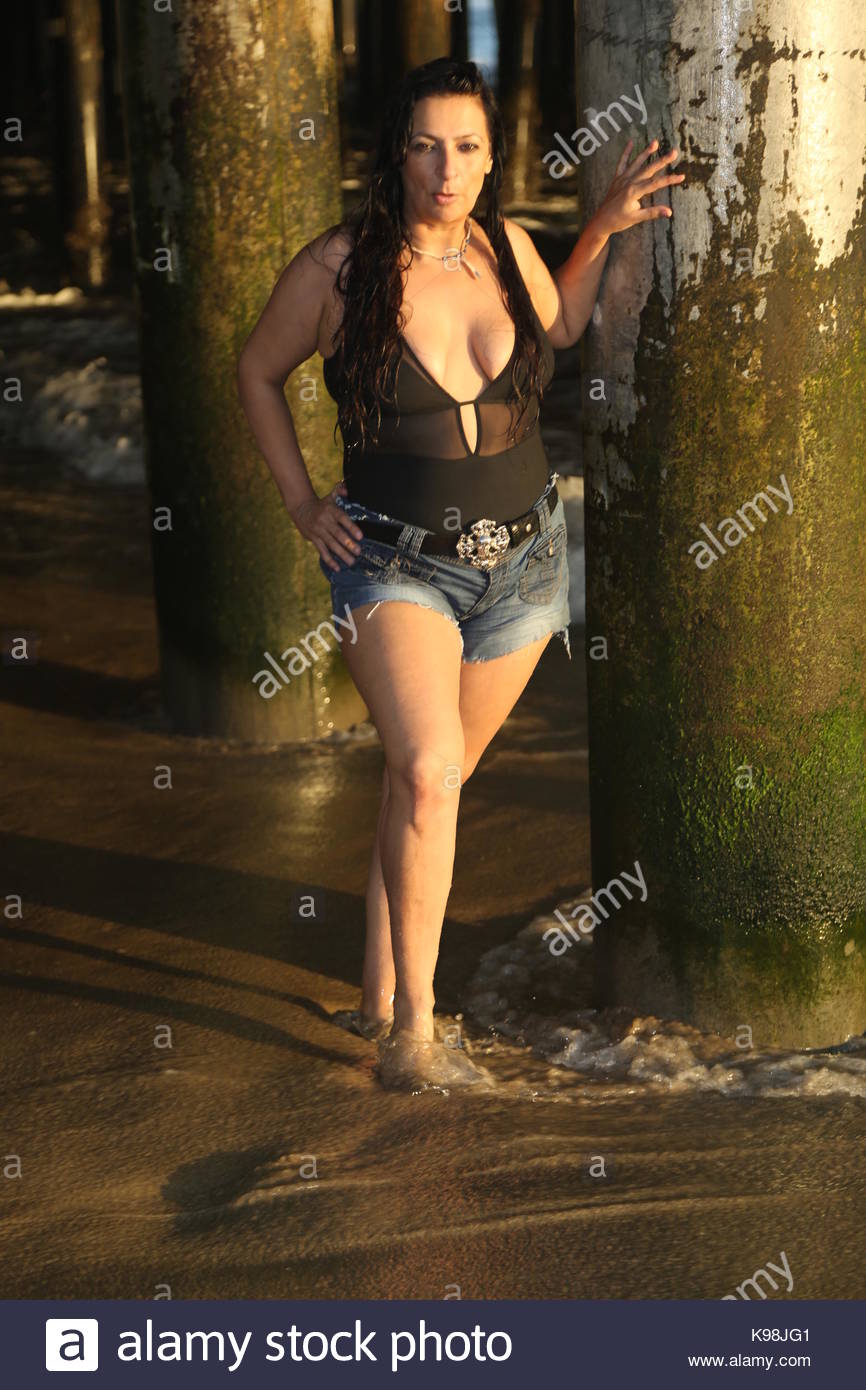 Alice Amter. Alice Amter star of 'The Big Bang Theory' doing the ALS Stock Photo 160615393 Alamy