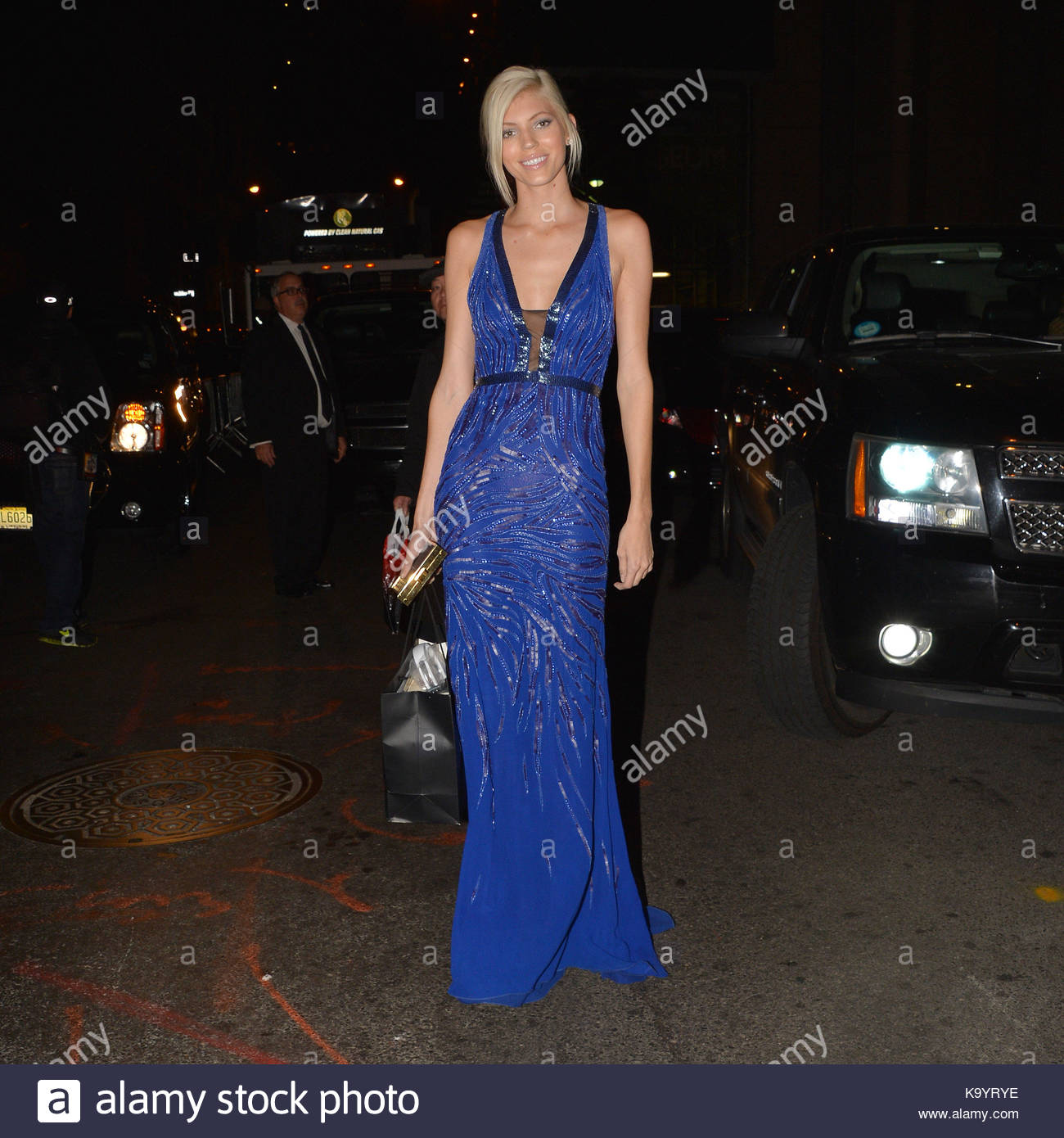 braless Paparazzi Devon Windsor naked photo 2017 Tits Paparazzi Devon Windsor naked photo 2017