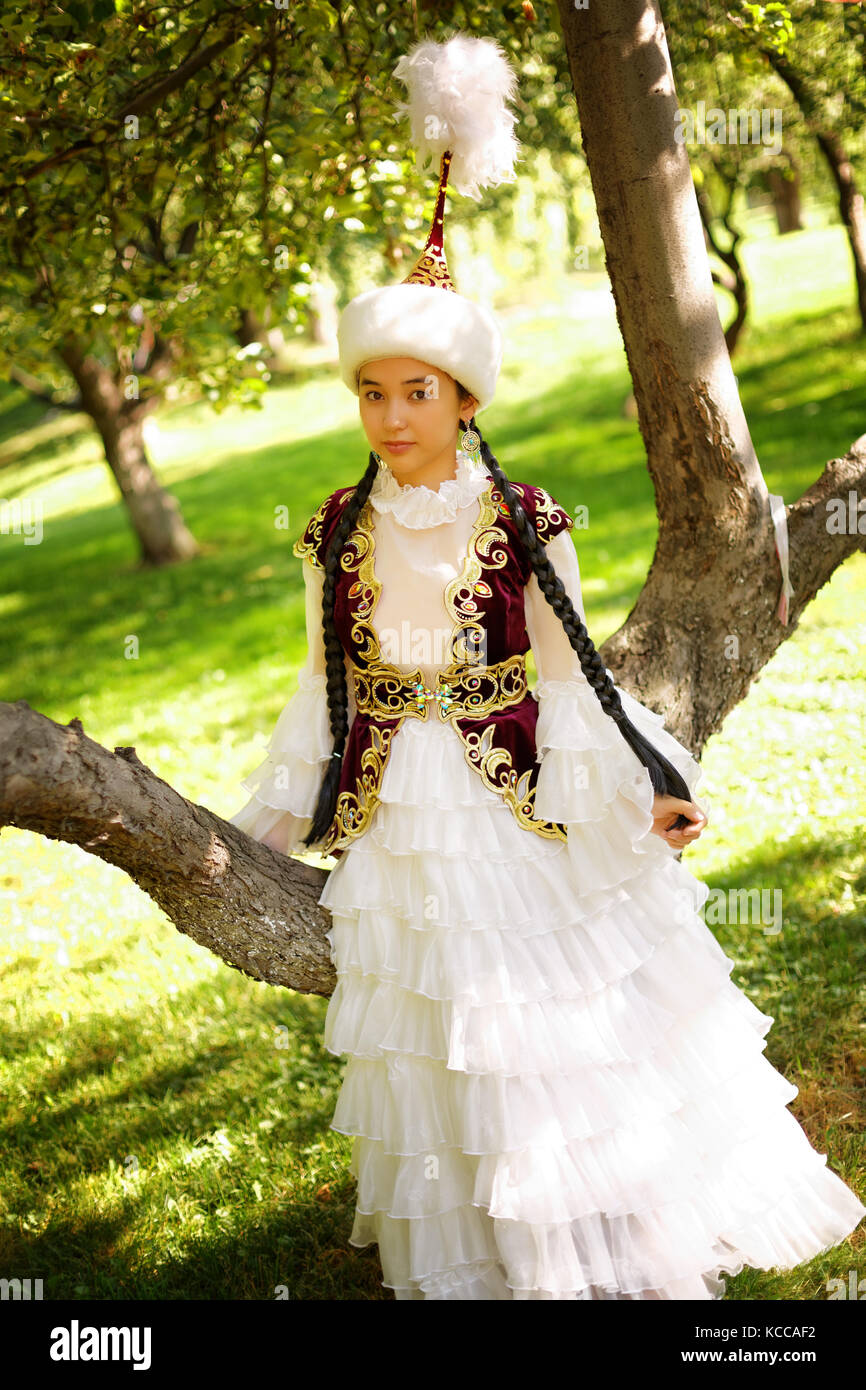 Woman In Uzbek Traditional Costume Stock Photos & Woman In Uzbek ...
