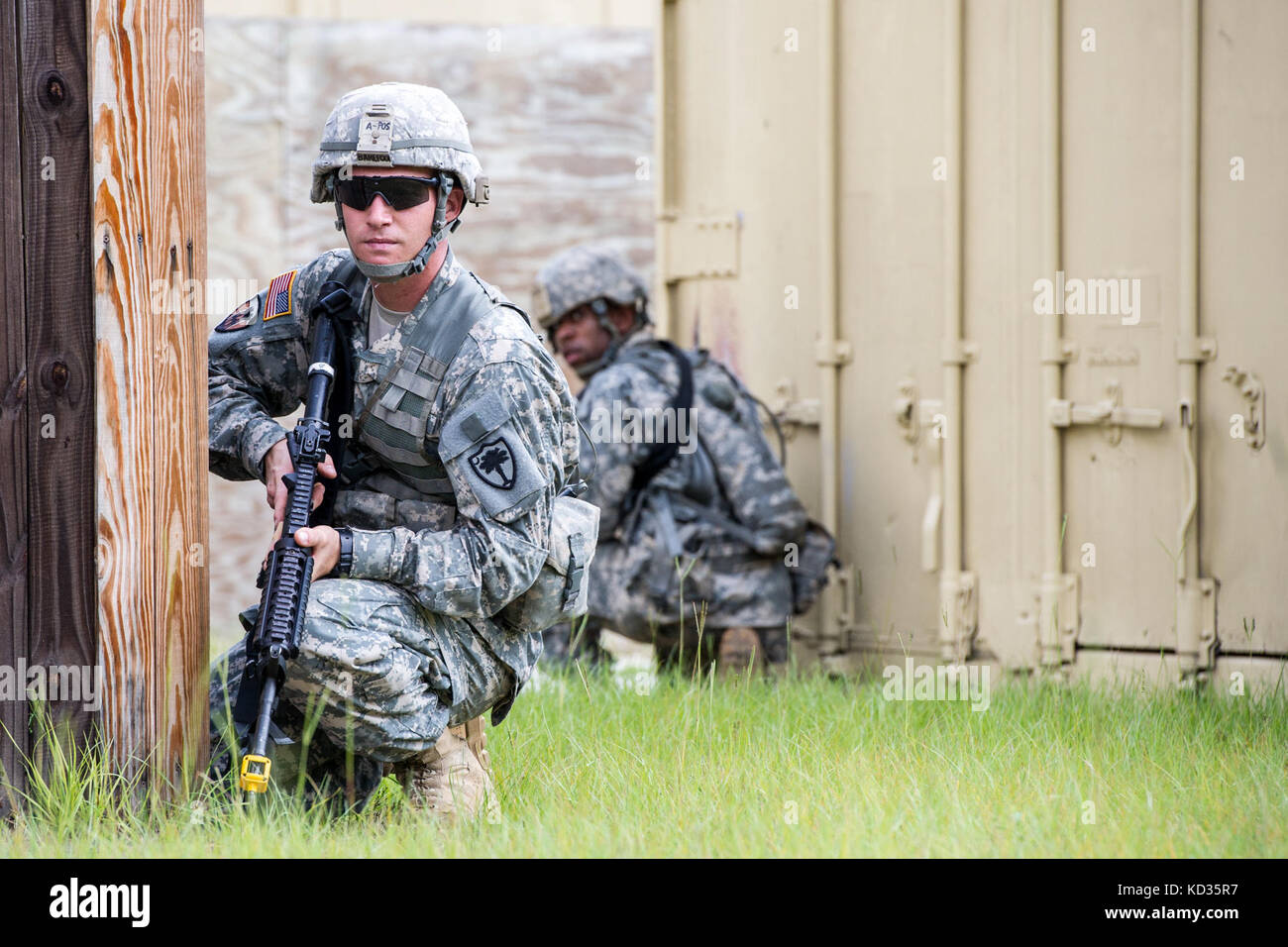 U.s. Army Combat Engineers Assigned To The 1220th Engineer Company 