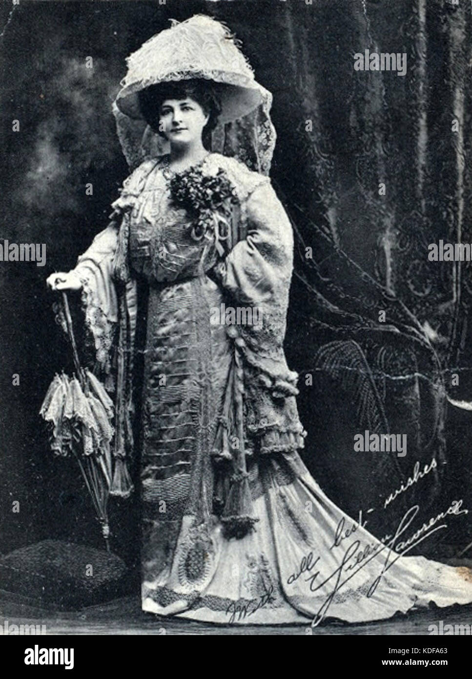 Lillian Lawrence Lillian Lawrence new foto Lillian Lawrence Lillian Lawrence new foto