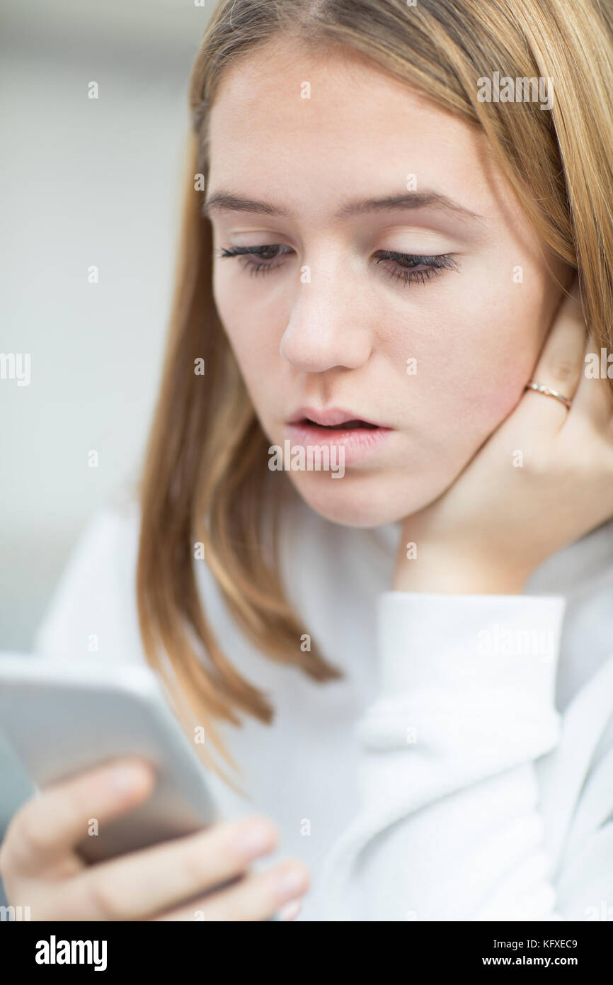 Can read Girls that are getting bullied on their phones What Girls that are getting bullied on their phones important answer