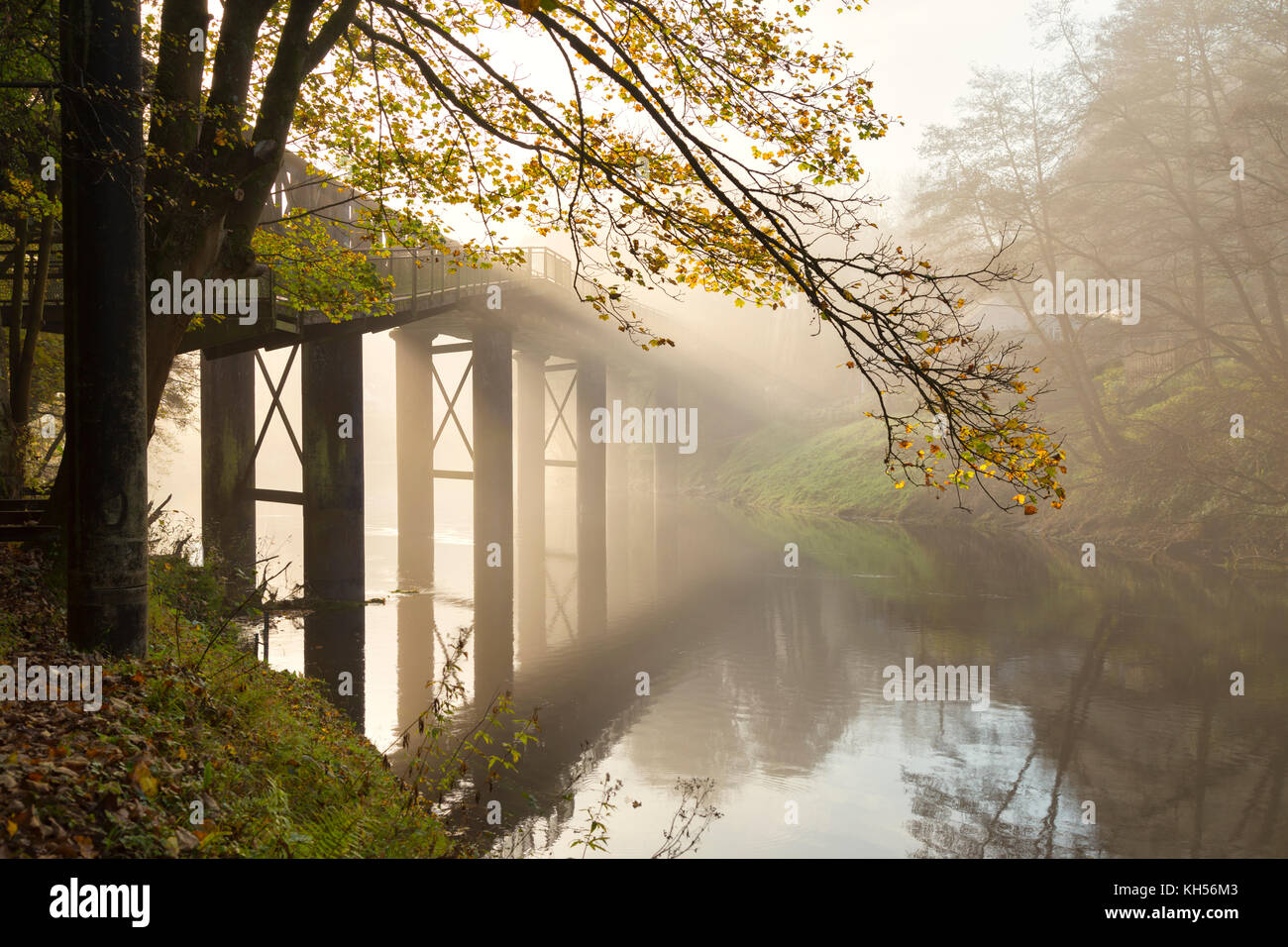 Steel Footbridge Over The River Wye At Redbrook Stock Photo Alamy