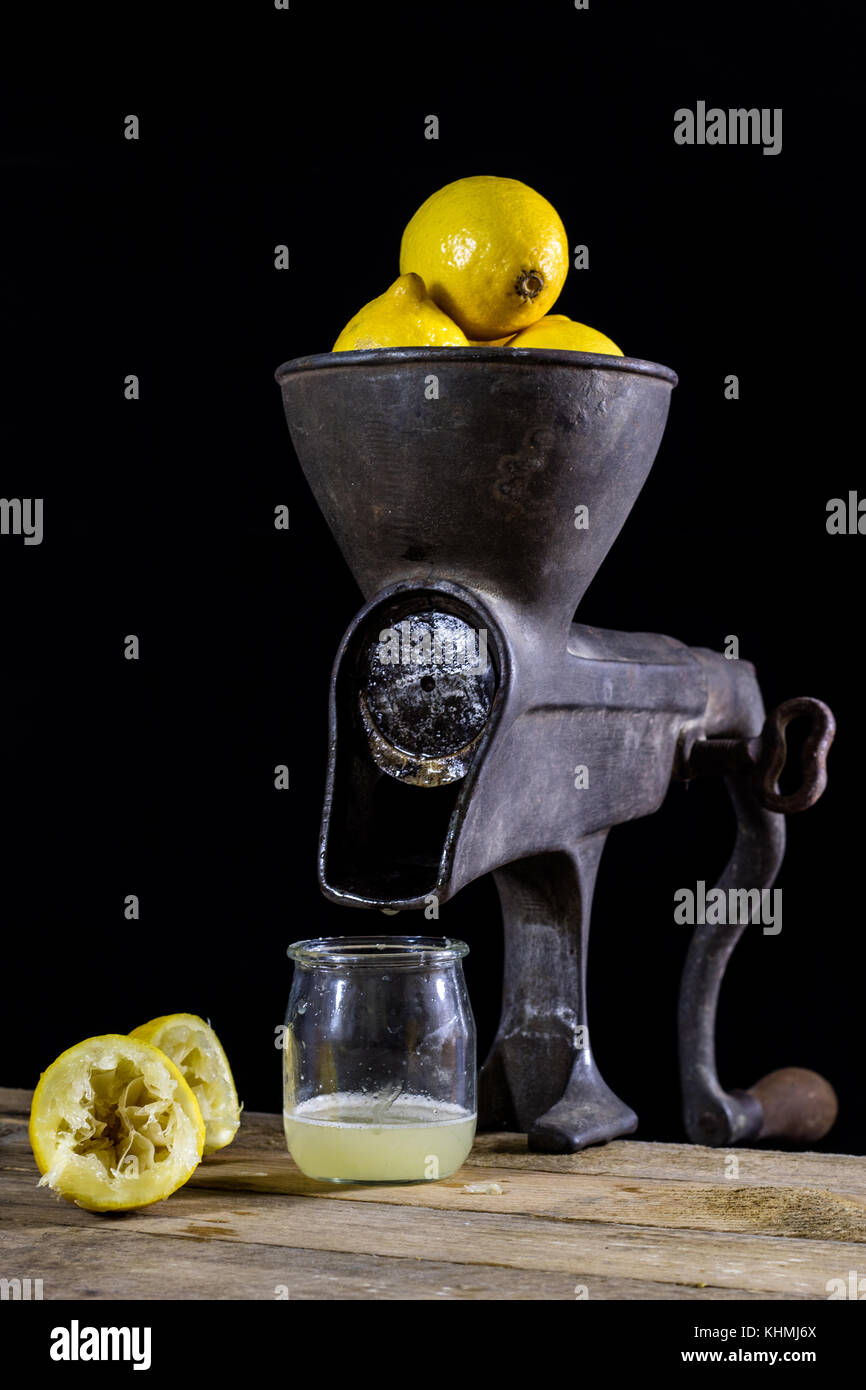 Gambling juice table
