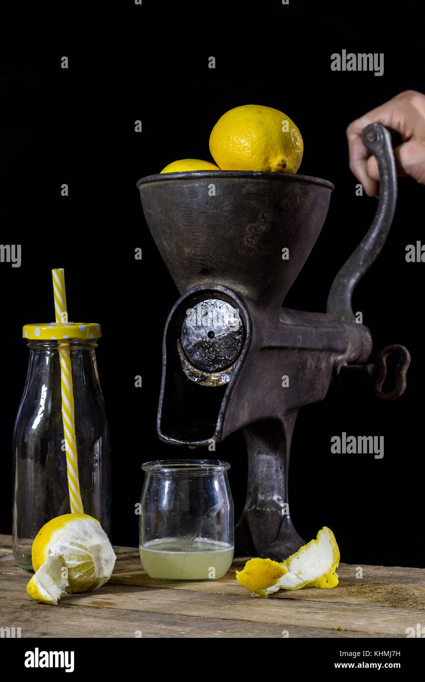 Gambling juice table
