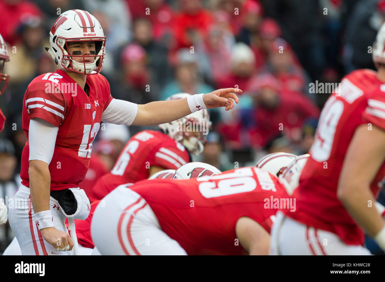 Madison, WI, USA. 18th Nov, 2017. Wisconsin Badgers quarterback Alex Stock Photo 165900736 Alamy