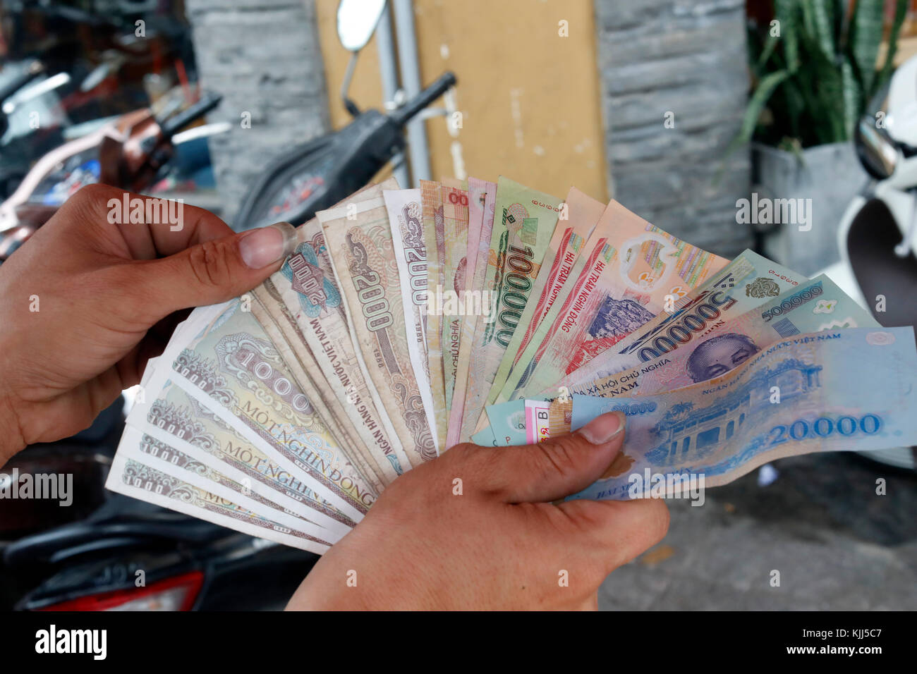 Vietnamese Currency The Dong Woman With Bank Notes Ho Chi Minh City