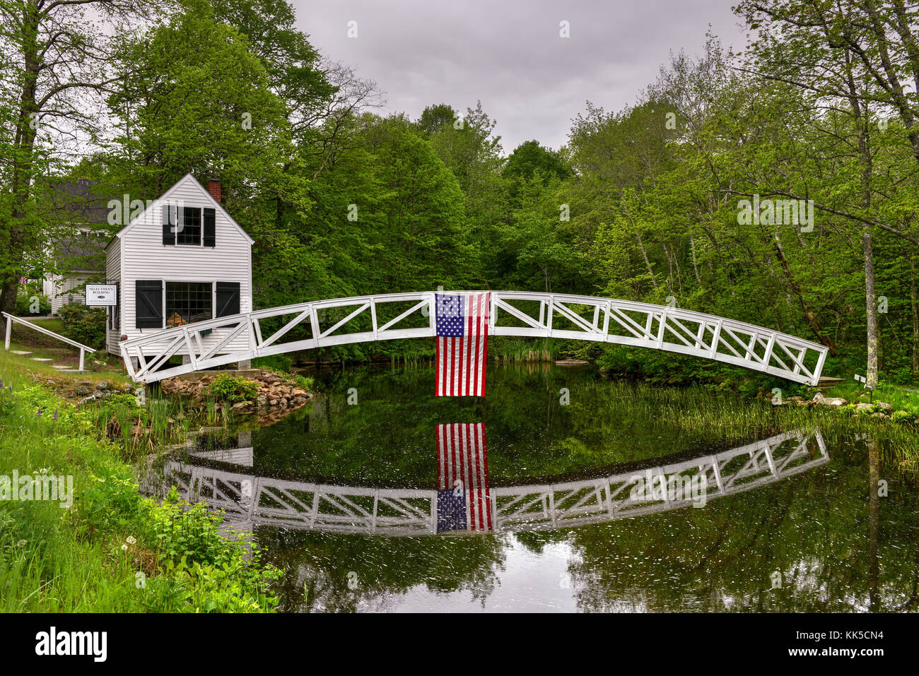 flag pond women 702 single-parent households (189 men, 513 women) 995% of residents of flag pond speak english at home 02% of residents speak spanish at home . flag pond women 702 single-parent households (189 men, 513 women) 995% of residents of flag pond speak english at home 02% of residents speak spanish at home .