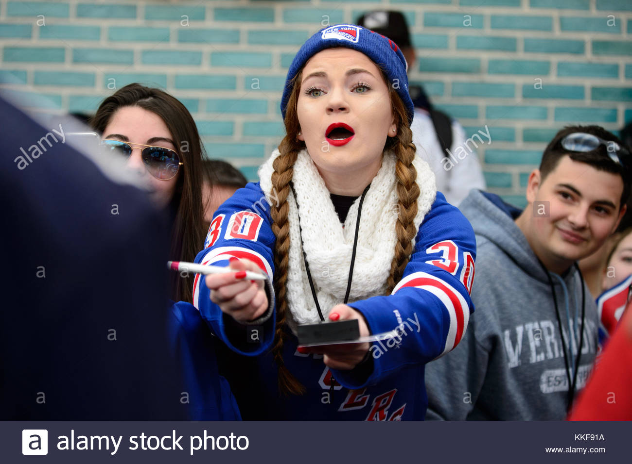 Watch How to Get an Autograph at a Baseball Game video Watch How to Get an Autograph at a Baseball Game video