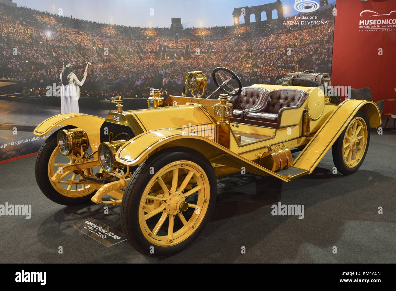Lancia Beta 20HP, year 1911, at Vintage car Padova, Italy - oct 25 ... Lancia Beta 20HP, year 1911, at Vintage car Padova, Italy - oct 25 ...