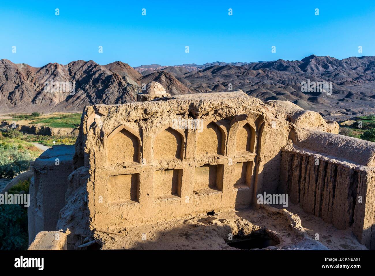 Abandoned Mud Brick Village Of Kharanaq In Iran Stock Photo Alamy