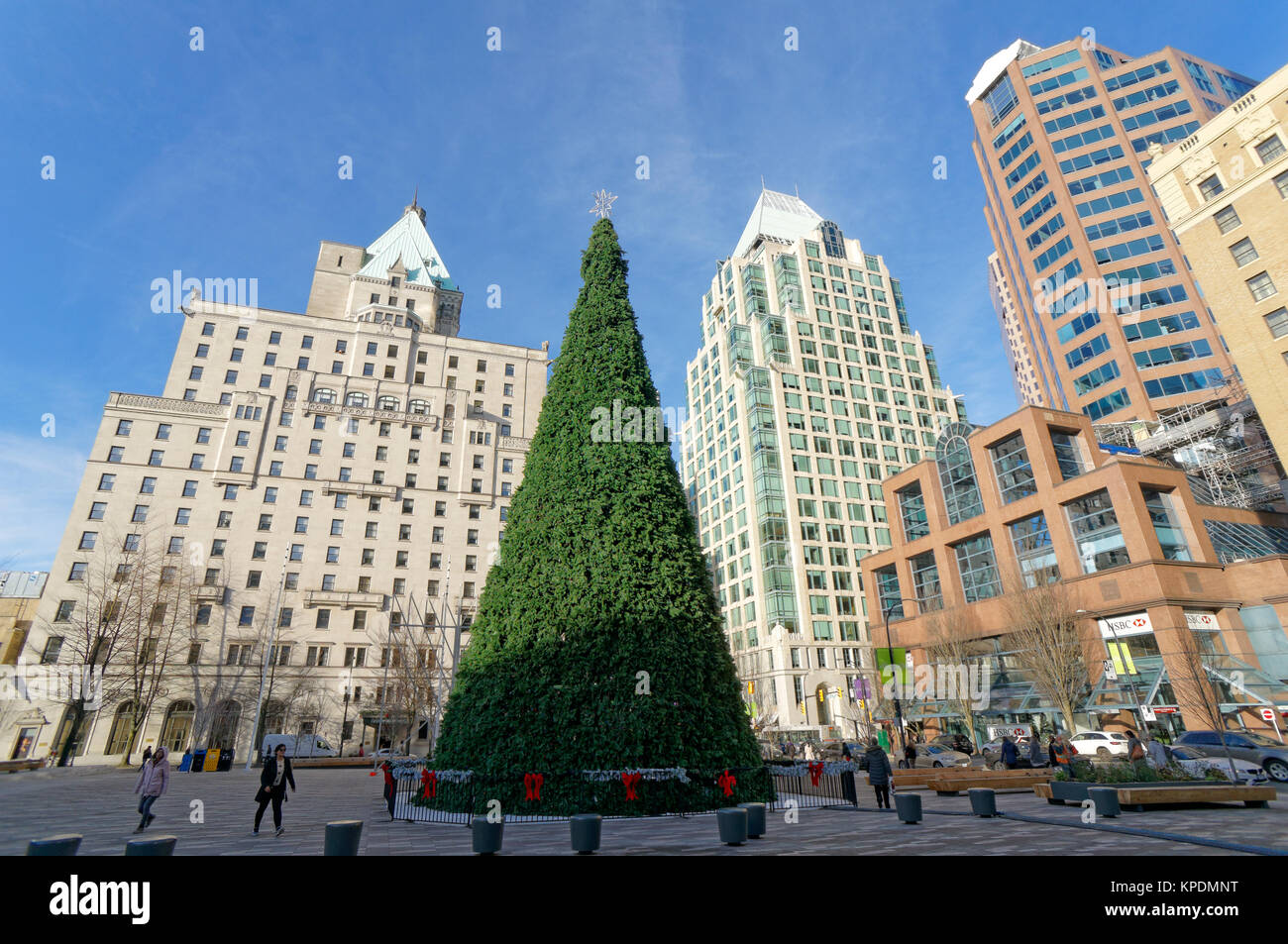 giant-artificial-christmas-tree-2017-out