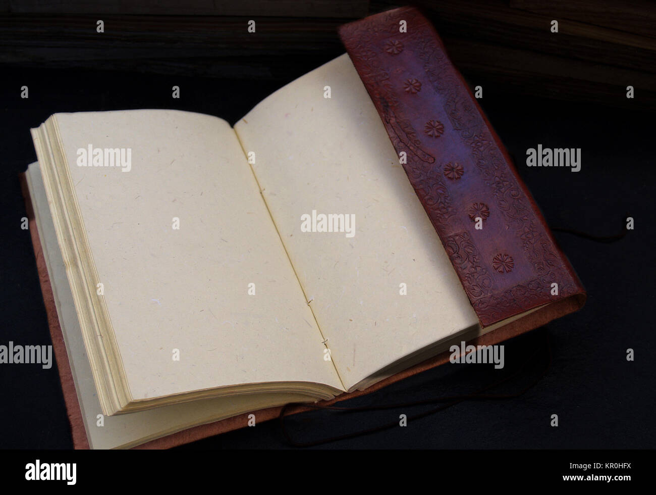 leather bound thesis Thesis printing and binding cover material options include: - 15 choices of f- grade buckram - 12 choices of imitation leather - 6 choices of bonded leather. leather bound thesis Thesis printing and binding cover material options include: - 15 choices of f- grade buckram - 12 choices of imitation leather - 6 choices of bonded leather.