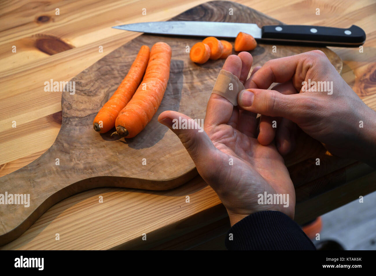 Injury In The Kitchen And Attaching A Plaster Stock Photo Alamy