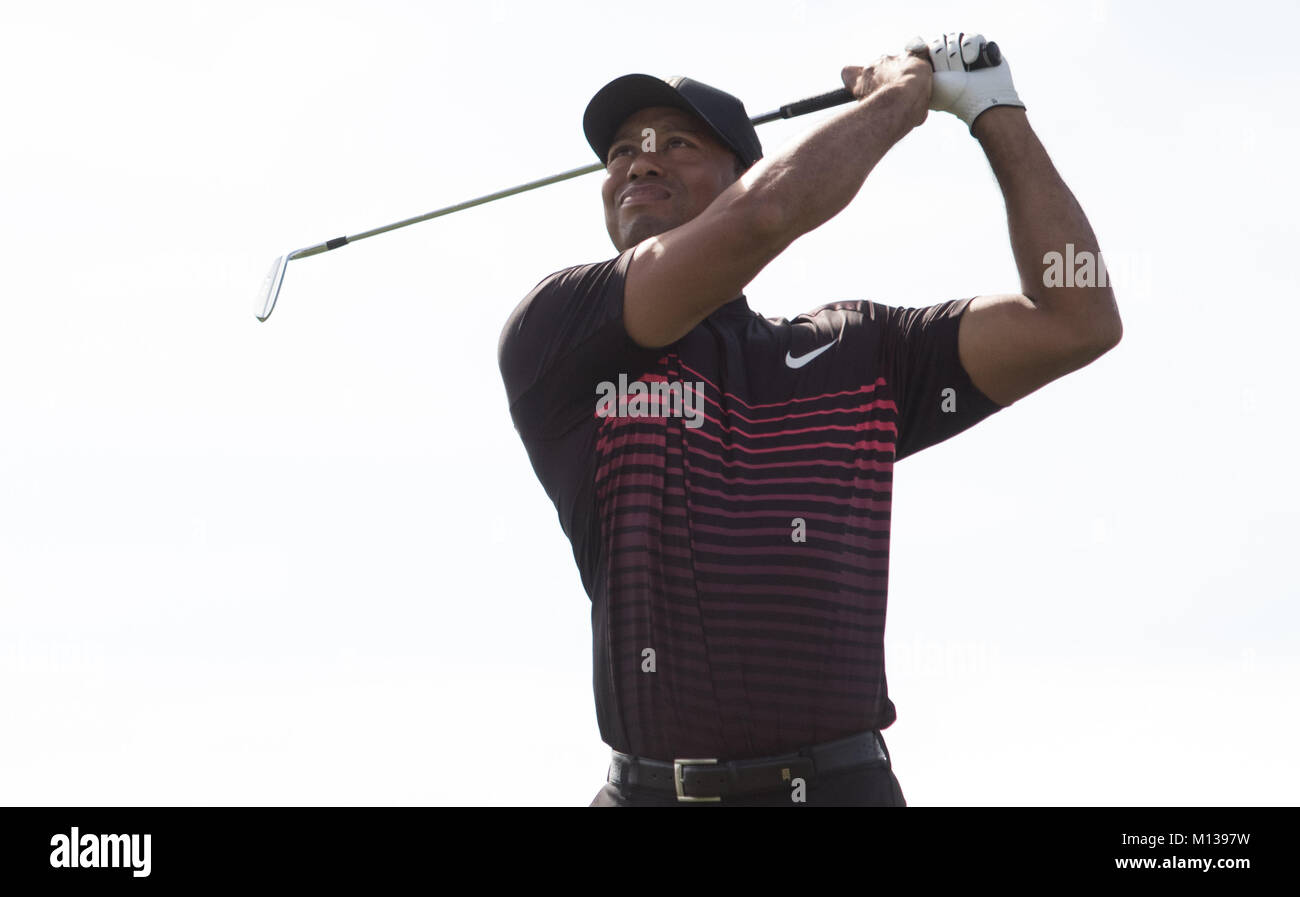 san-diego-usa-25th-january-2018-tiger-woods-tees-off-during-the-farmers-M1397W.jpg
