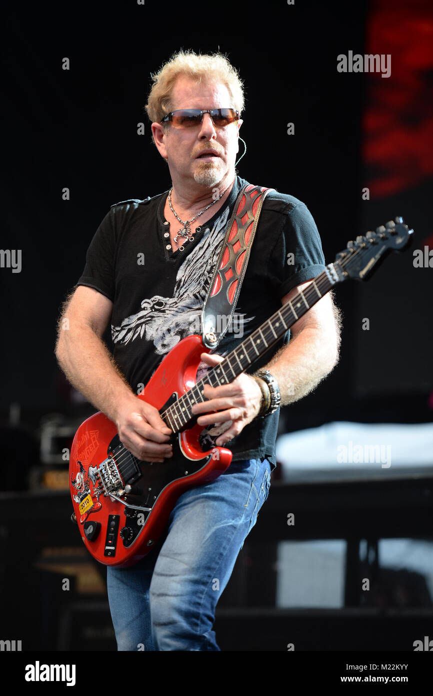 WESTON FL APRIL 02 Brad Gillis Of Night Ranger Performs At Rockfest