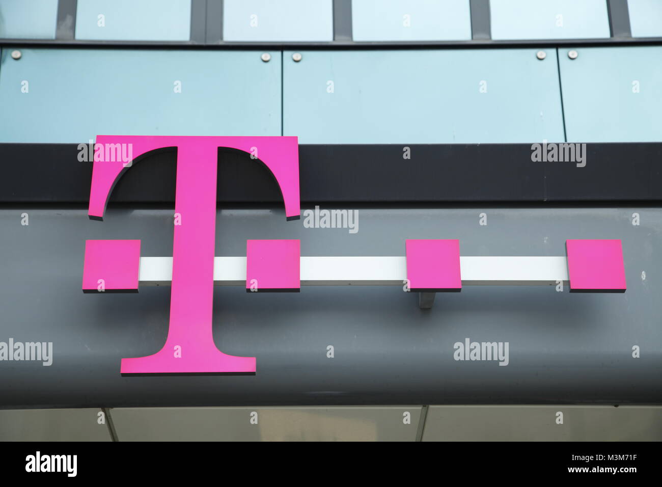 Telekom Shop Hi Res Stock Photography And Images Alamy