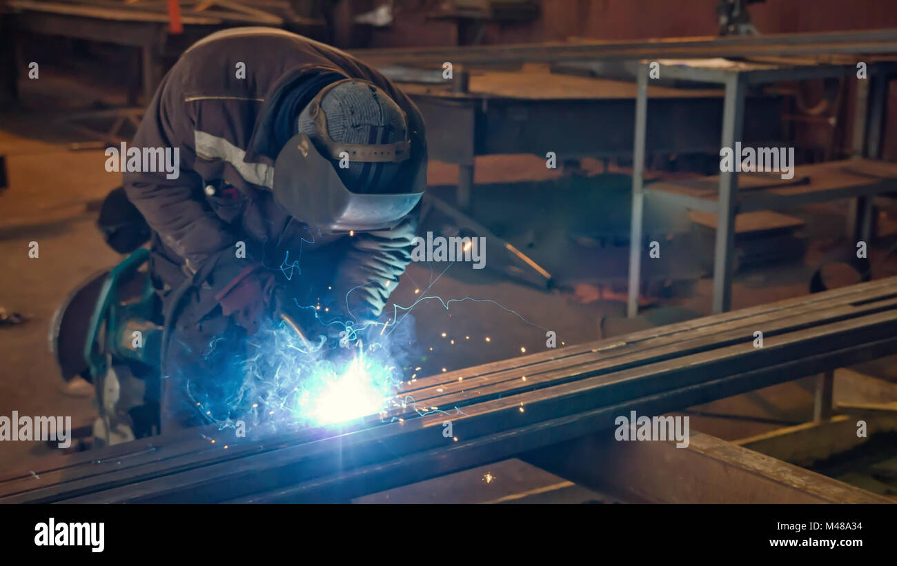 Welding semi-automatic for beginners. Semi-automatic welding 47 Welding semi-automatic for beginners. Semi-automatic welding 2