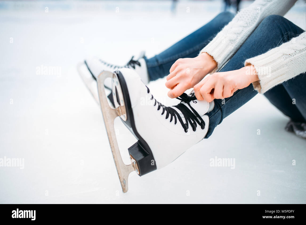 Шнурованный кэтсьюит без рукавов купить со скидкой в секс шопе  Женское белье, одежда  Кэтсьюиты, чулки на тело