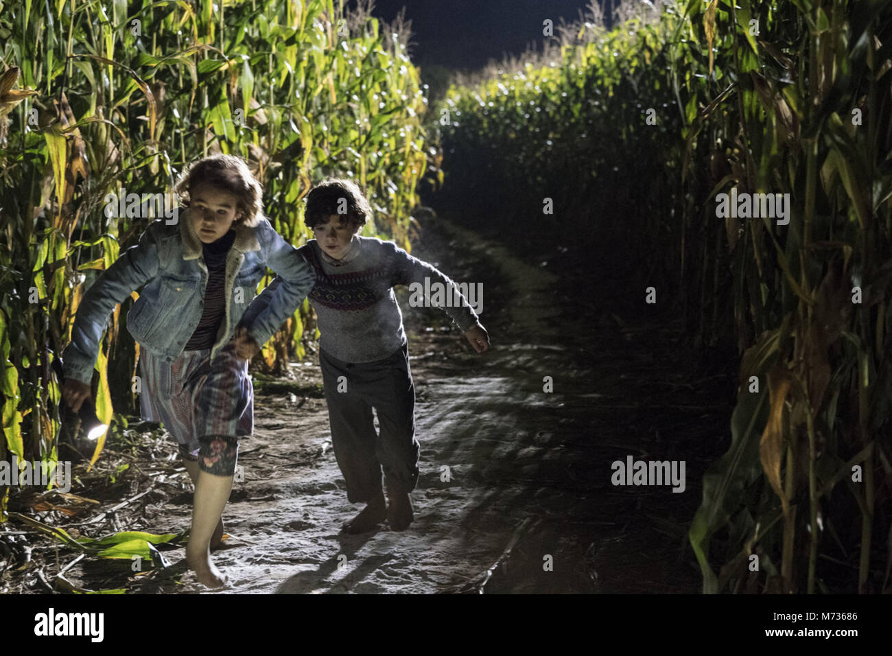 A QUIET PLACE (2018) MILLICENT SIMMONDS NOAH JUPE JOHN KRASINSKI Stock