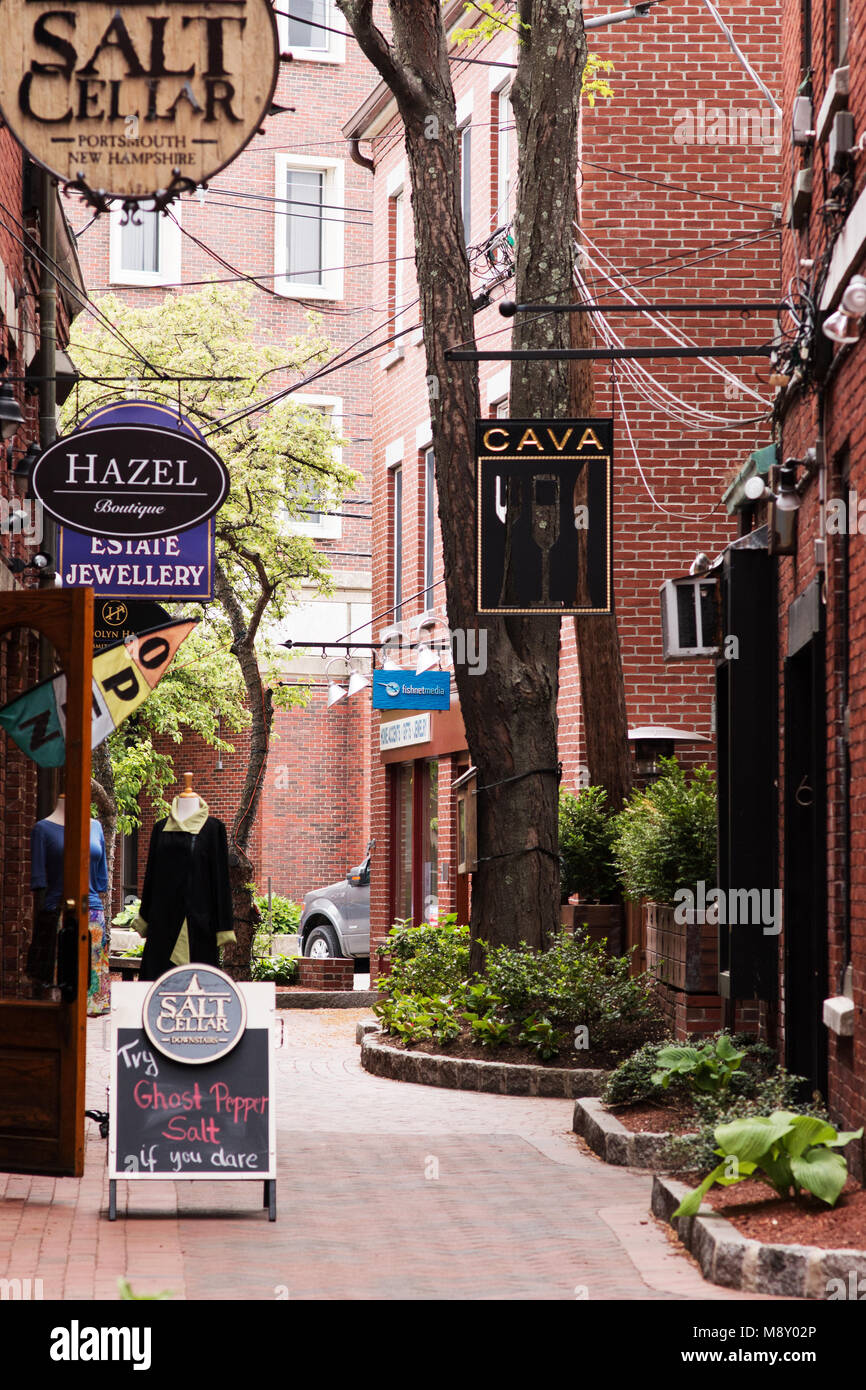 Portsmouth Nh Shopping >> A Shopping Alley In Historic Portsmouth New Hampshire Stock Photo Portsmouth Nh Shopping >> A Shopping Alley In Historic Portsmouth New Hampshire Stock Photo