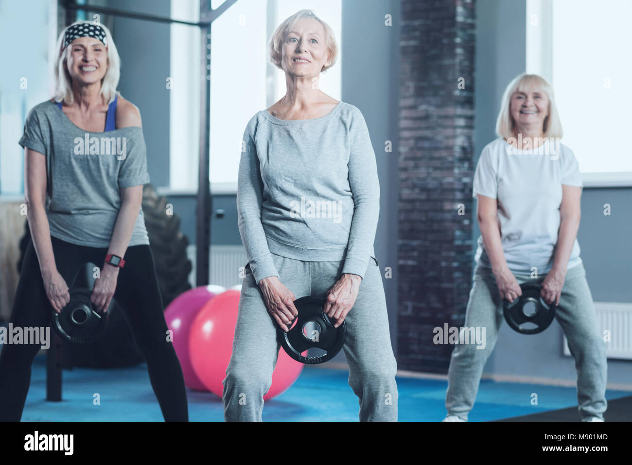 Swinging mature women — photo 15