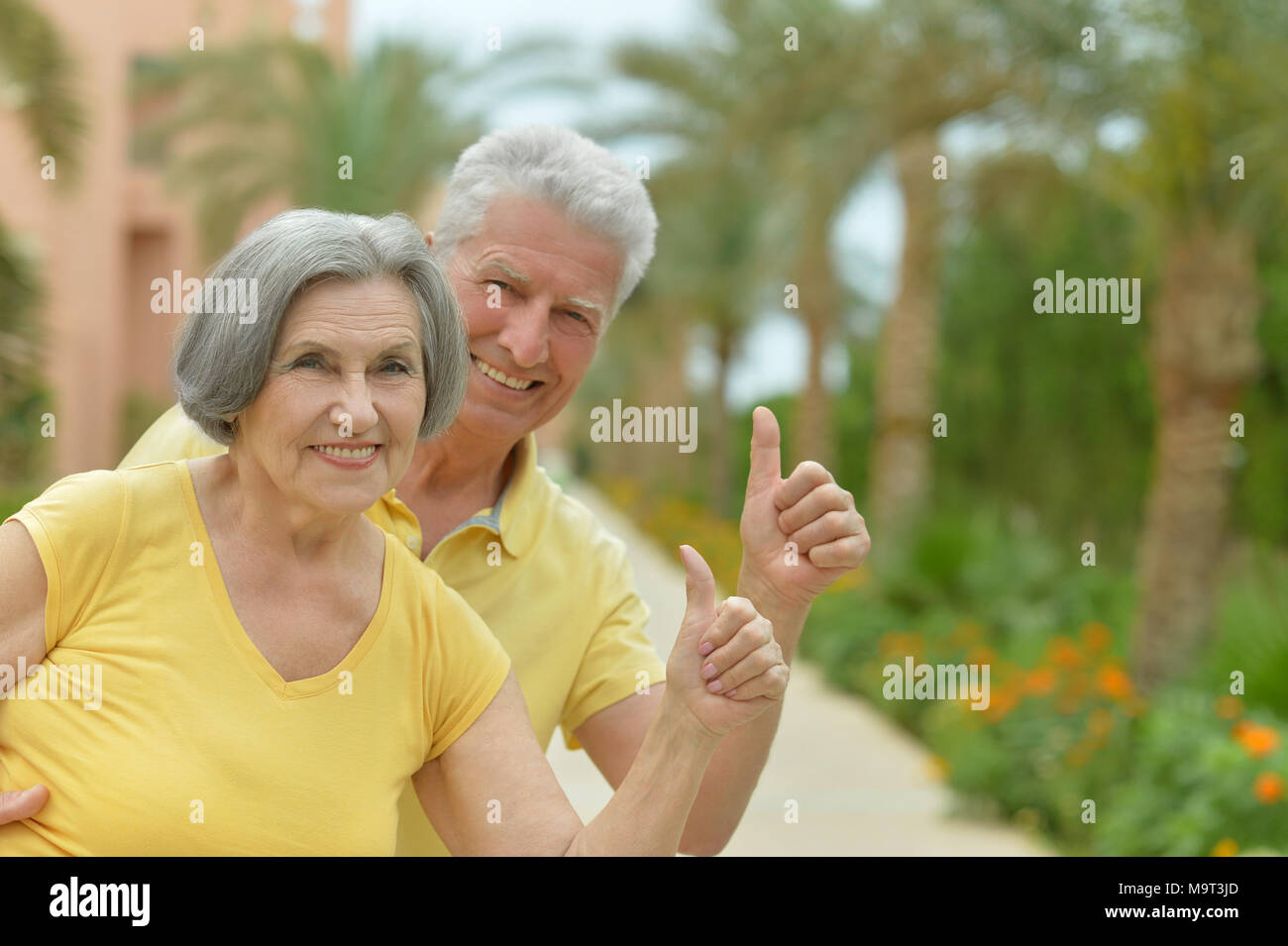 couples sharing thumbs Couples sharing thumbs
