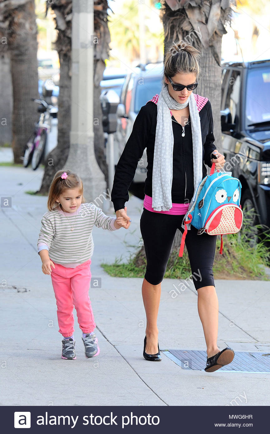 Alessandra Ambrosio and Daughter Anja for London Fog Spring 2013 Campaign Alessandra Ambrosio and Daughter Anja for London Fog Spring 2013 Campaign new foto Alessandra Ambrosio and Daughter Anja for London Fog Spring 2013 Campaign Alessandra Ambrosio and Daughter Anja for London Fog Spring 2013 Campaign new photo