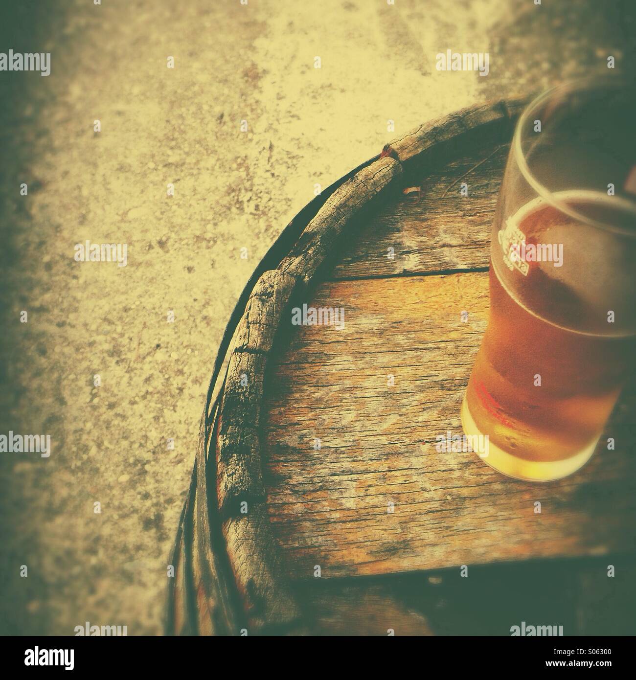 beer-glass-on-old-wooden-barrel-S06300.j
