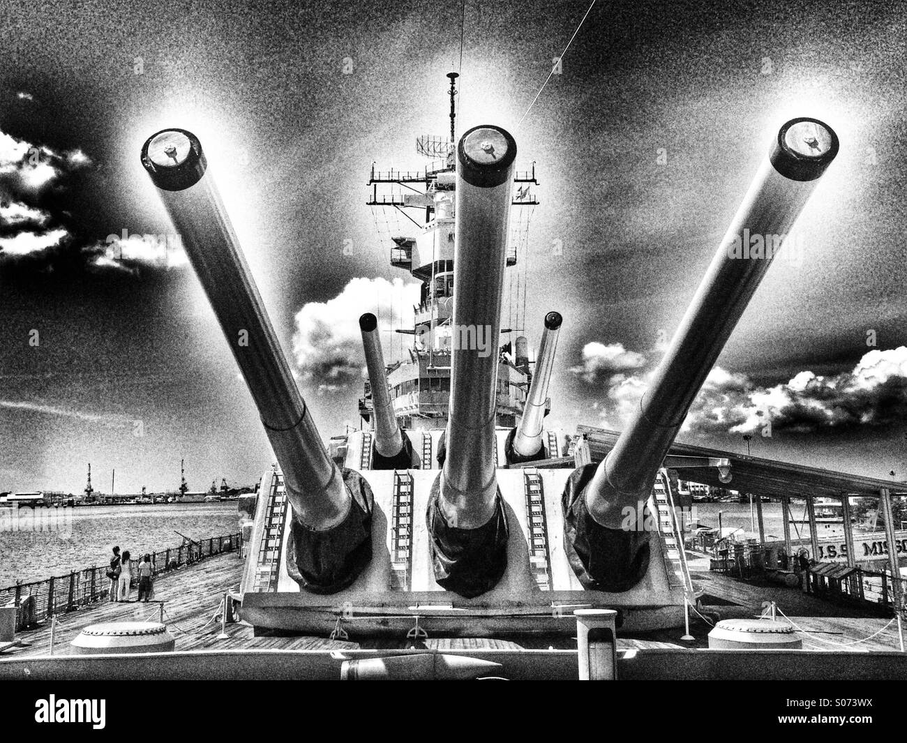 16_inch_guns_on_USS_Missouri-S073WX.jpg