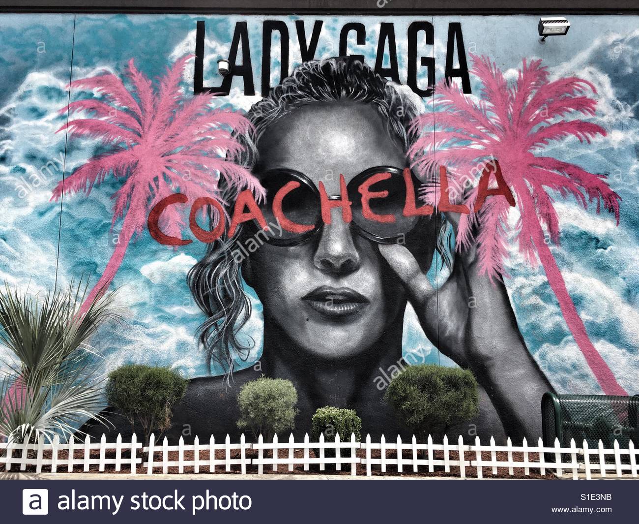 lady-gaga-mural-for-coachella-music-fest