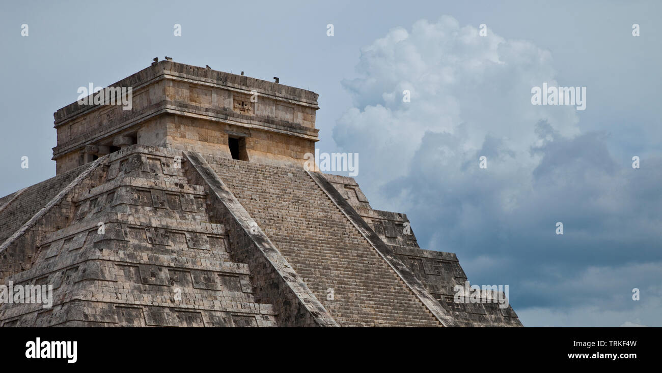 Pir Mide El Castillo Yacimiento Arqueol Gico Maya De Chich N Itz