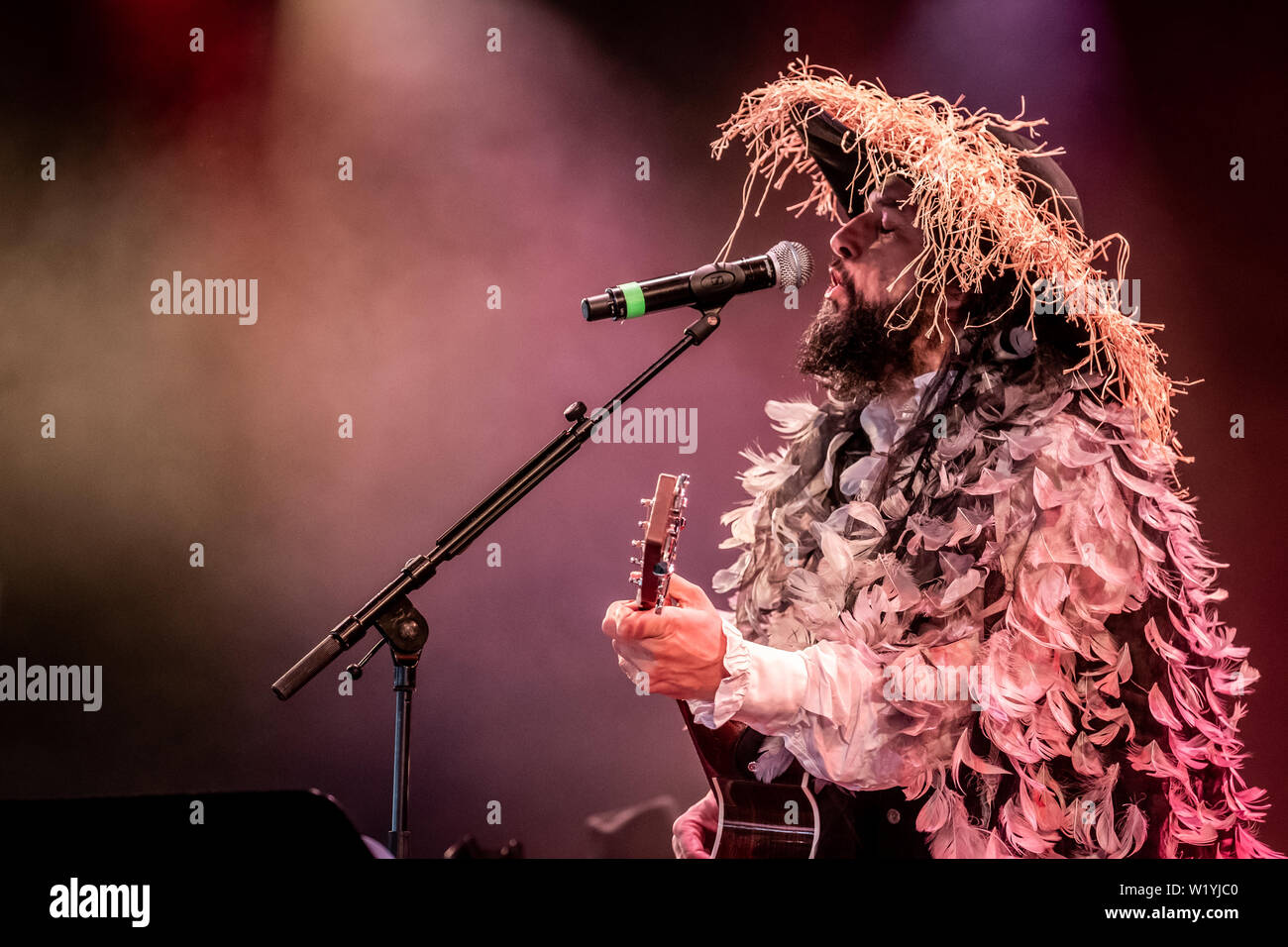 Vinicio Capossela Stage Hi Res Stock Photography And Images Alamy