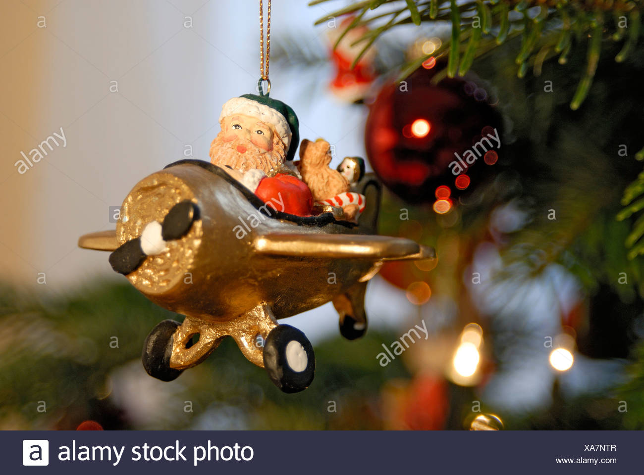 christmas tree decorations santa claus sitting in a plane - Santa Claus Christmas Tree Decorating Ideas christmas tree decorations santa claus sitting in a plane - Santa Claus Christmas Tree Decorating Ideas