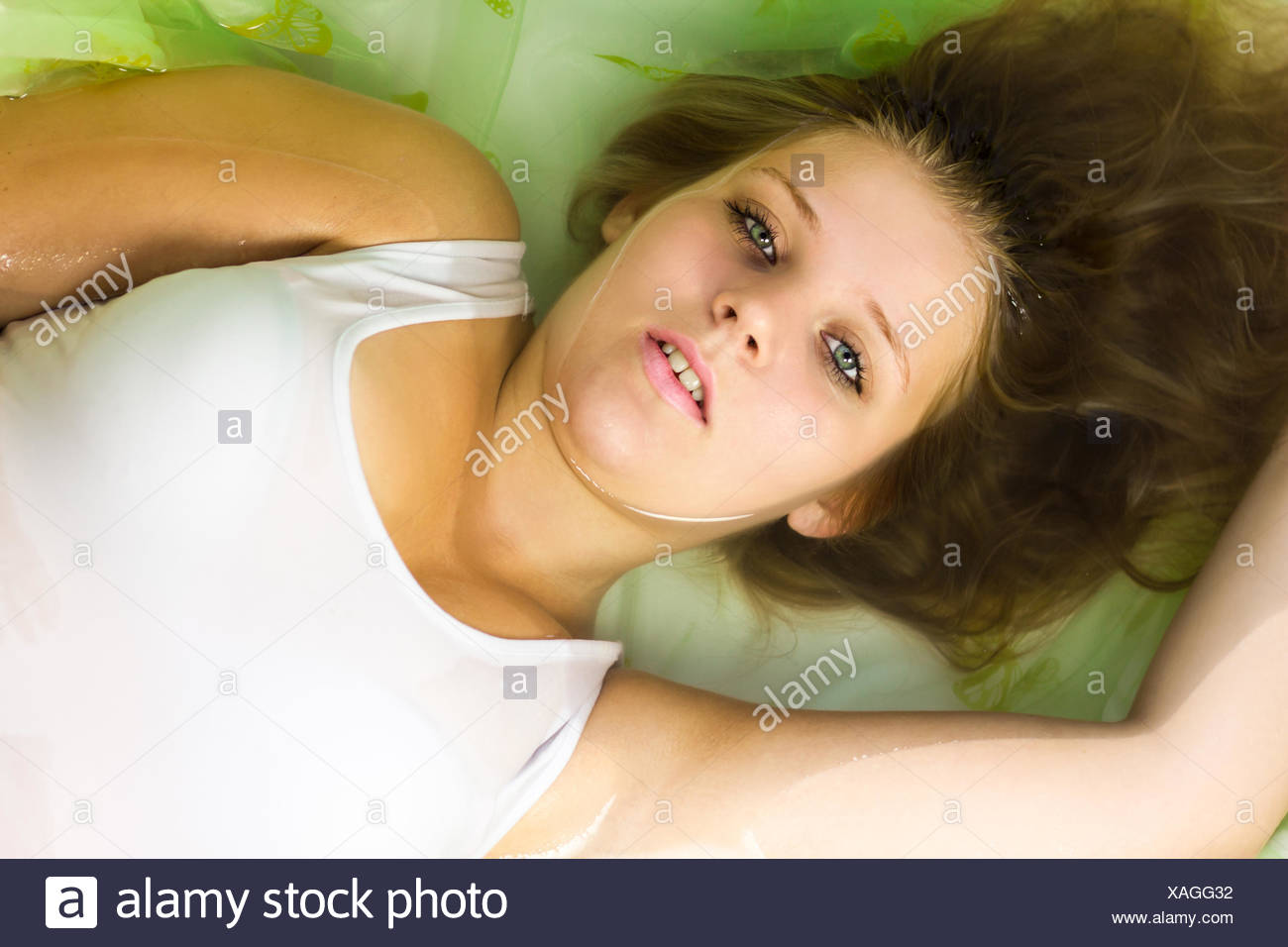Hairy lesbian having sex Teen lesbians having screaming orgasms