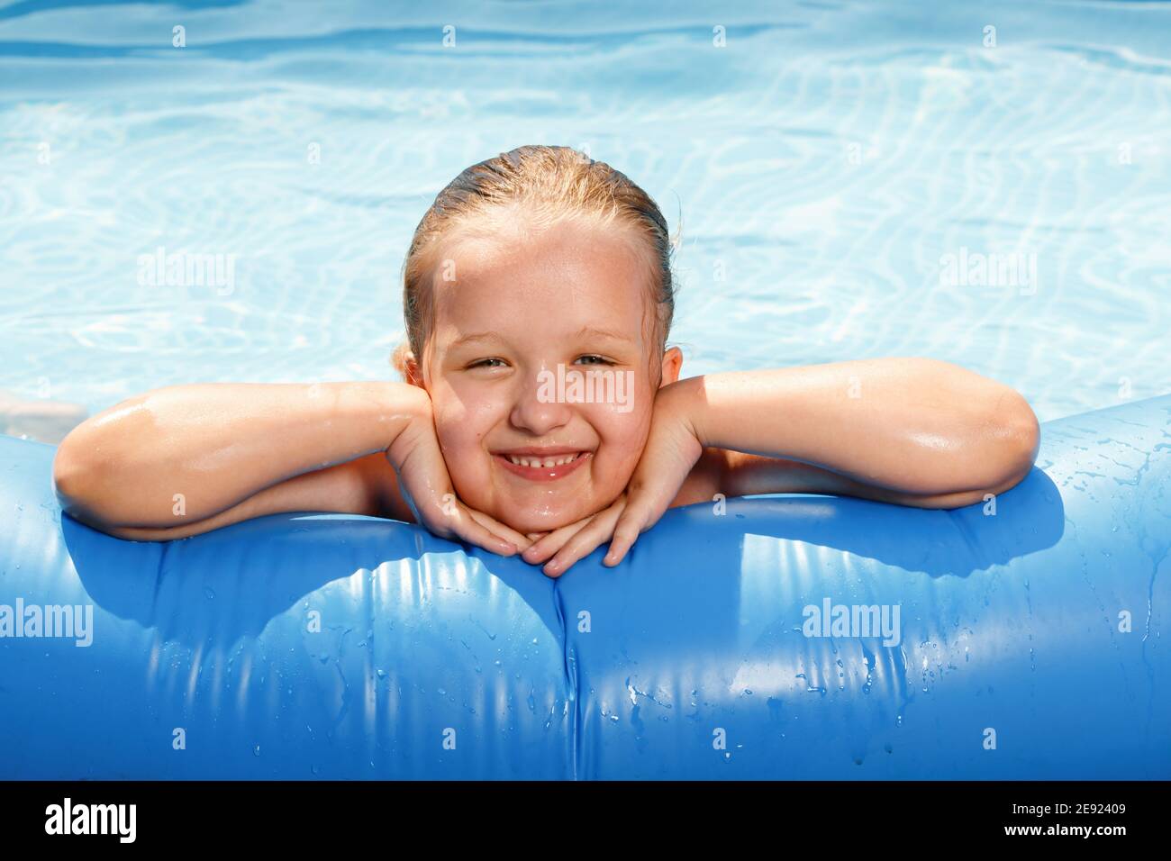 Baby M Dchen Badet Im Wasser Fotos Und Bildmaterial In Hoher Aufl Sung Alamy