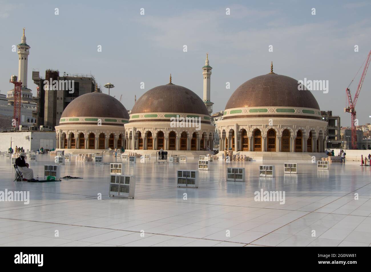 Drei Kuppeln Auf Dem Dach Der Gro En Moschee Von Mekka Masjid Al Haram