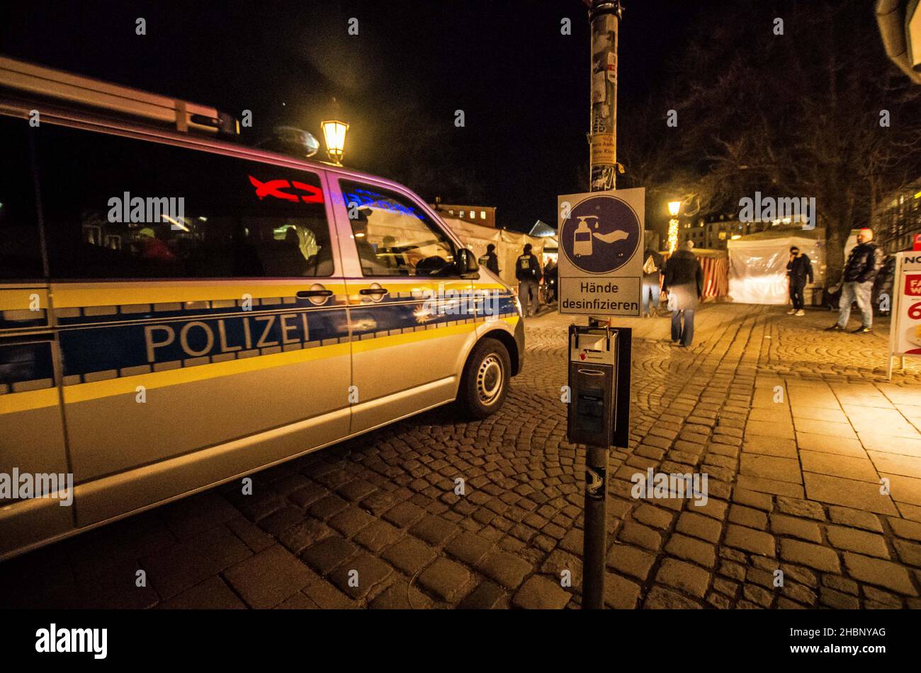 ändern der coronavirus regeln Fotos und Bildmaterial in hoher