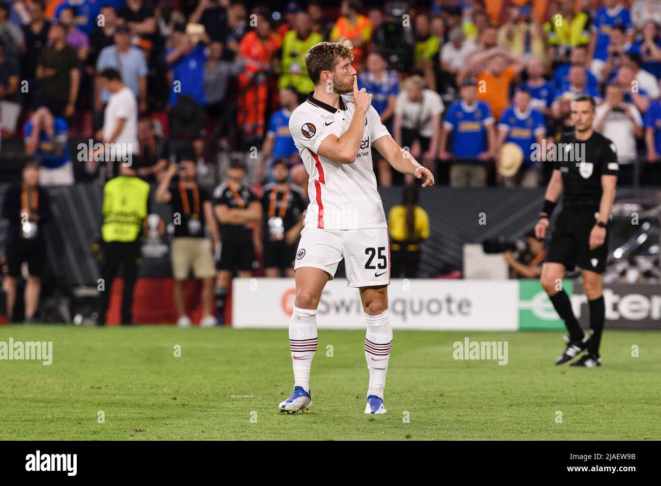 SEVILLA SPANIEN 18 MAI Christopher Lenz Aus Frankfurt Feiert Am 18