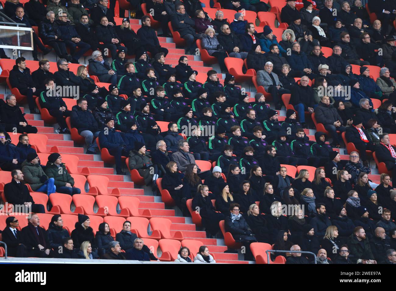 Tausende Haben In Der Allianz Arena Abschied Von Der Fussball Legende