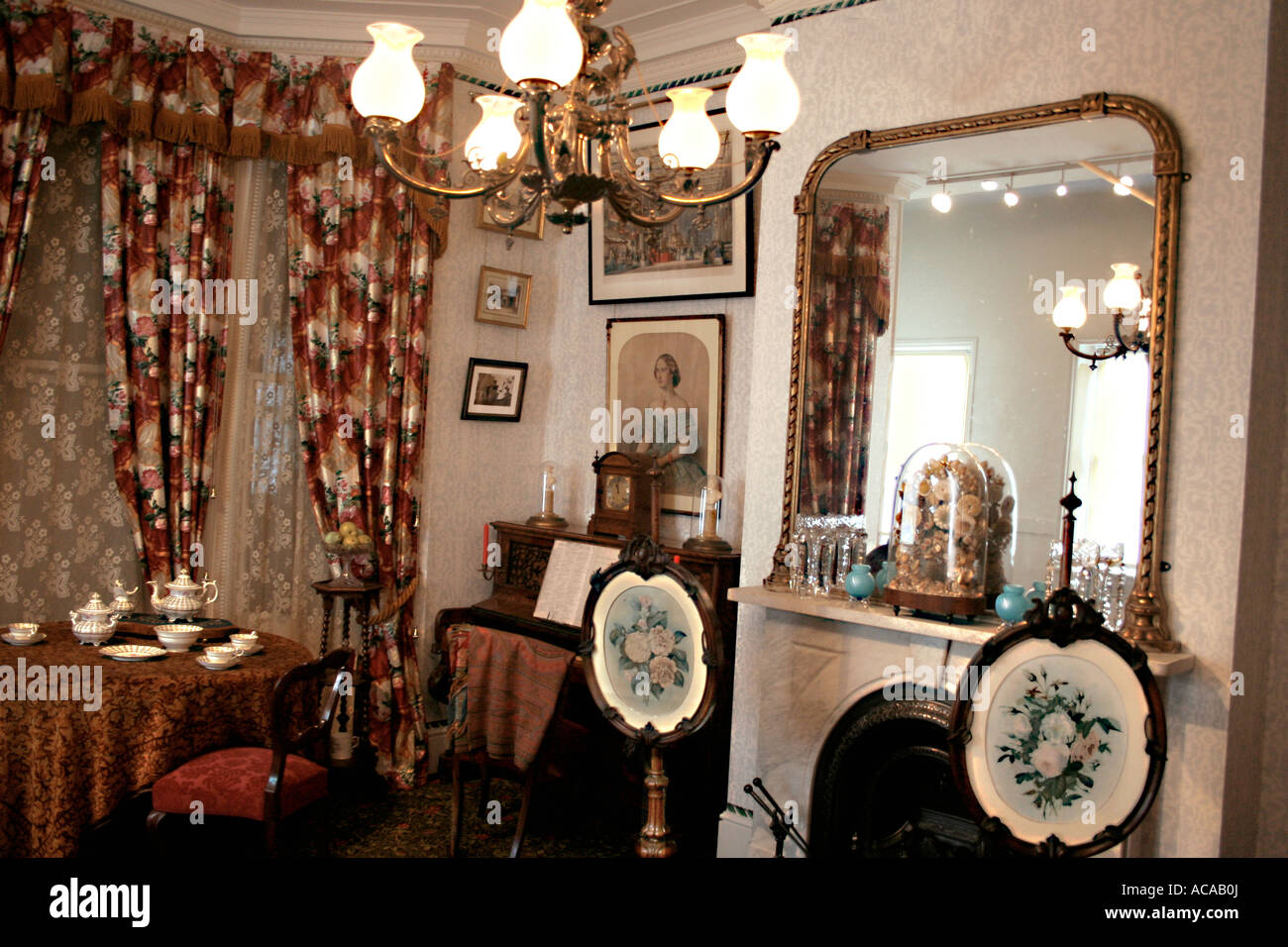 Victorian Fireplace Room Stockfotos & Victorian Fireplace Room Bilder