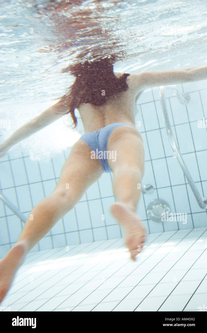 Nackt im schwimmbad bilder