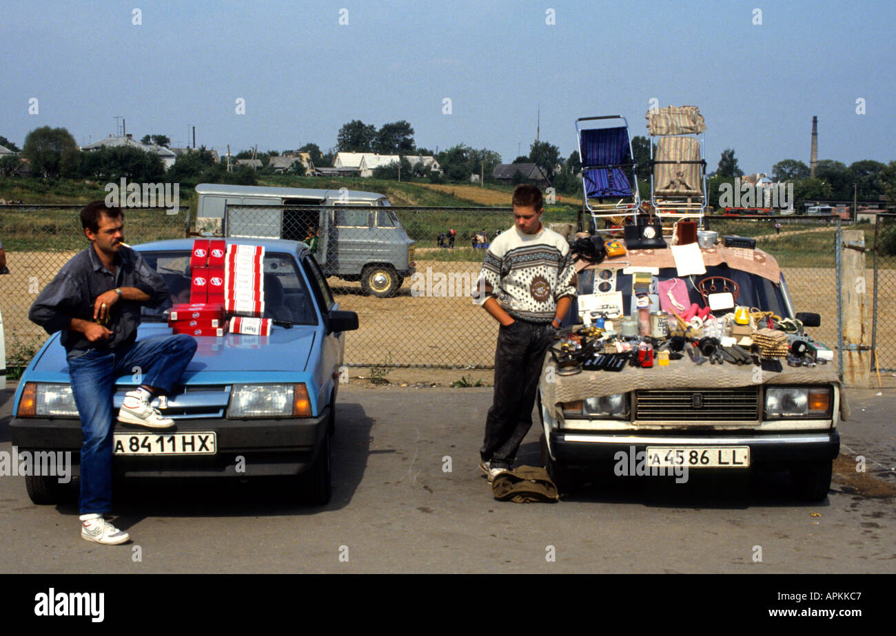 Auto Kaufen Litauen litauen kaunas auto autos baltic business markt stockfoto Auto Kaufen Litauen litauen kaunas auto autos baltic business markt stockfoto