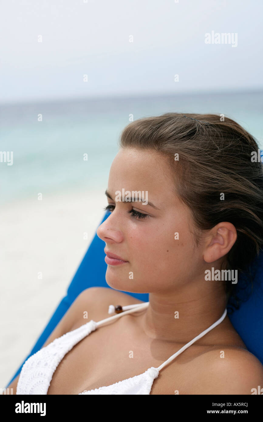 Teenage Girl Wearing Bikini Stockfotos And Teenage Girl Wearing Bikini