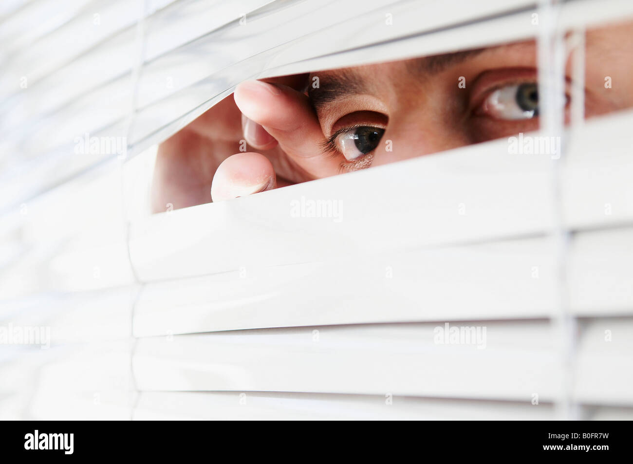 mann auf der suche durch buro jalousien b0fr7w