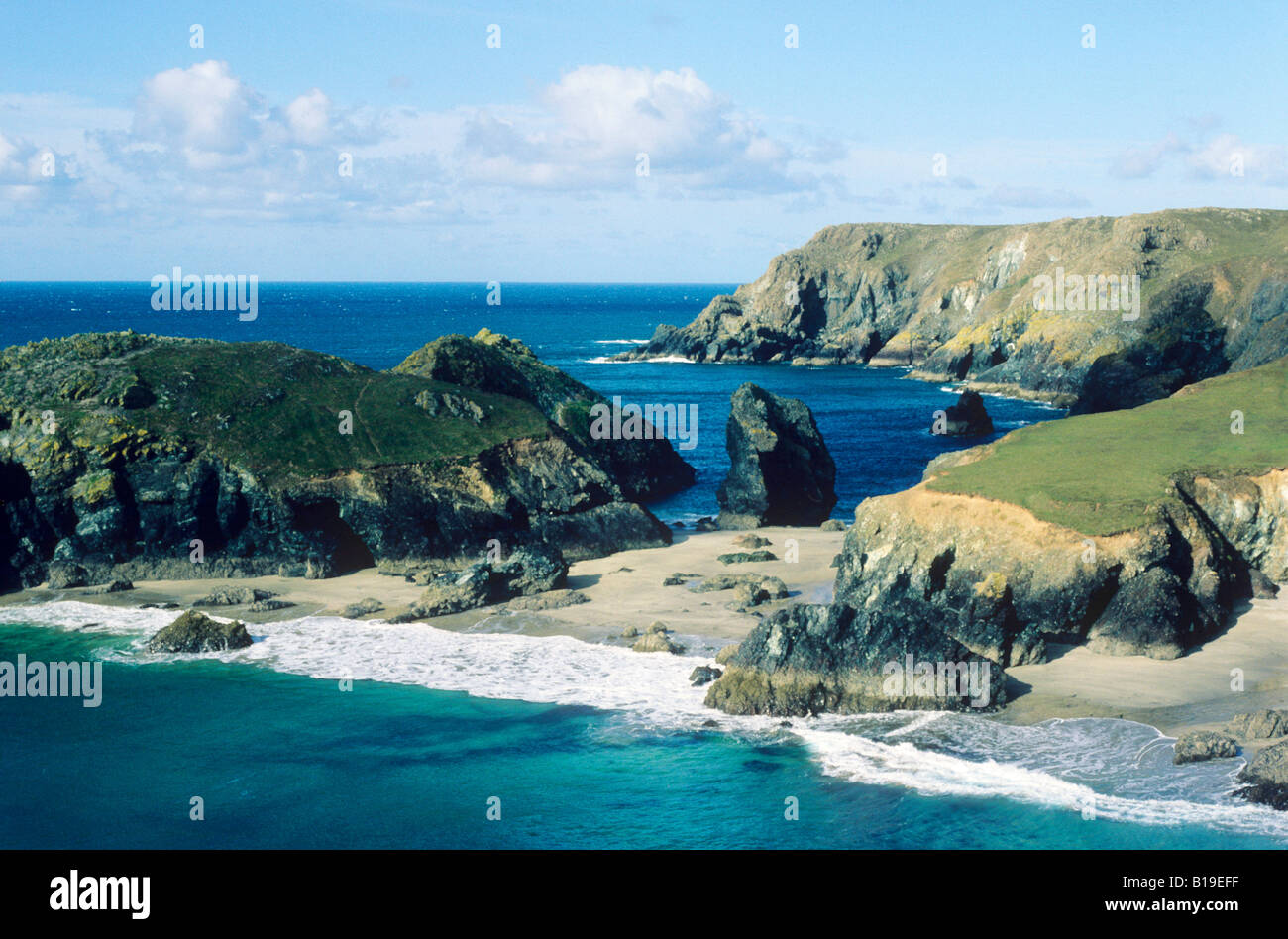 Kynance Cove Cornwall englische Atlantischen Küste Küstenlandschaft Strand Felsen Meer Reisen 