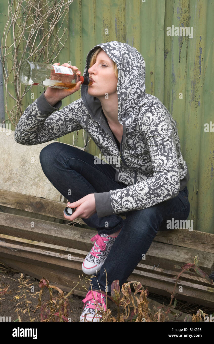 betrunkene Teenager-Mädchen Stockfoto, Bild: 18399839 - Alamy